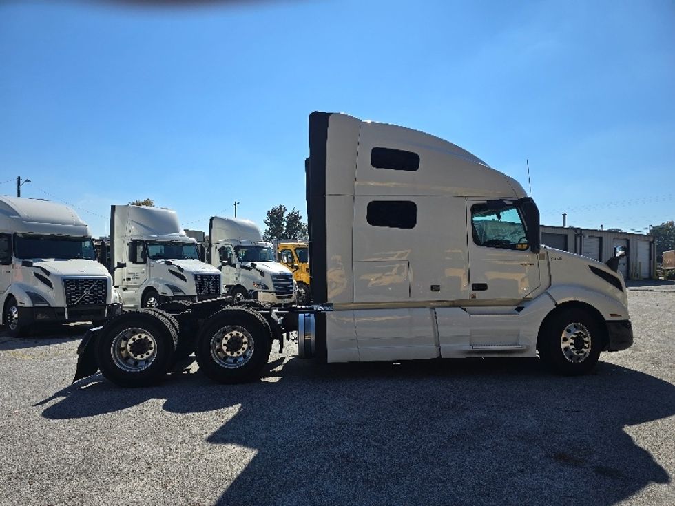 Sleeper Tractor-Heavy Duty Tractors-Volvo-2019-VNL64760-Atlanta (Conyers)-GA-626,327\n\t\tmiles-$ 57,500 - Image 8