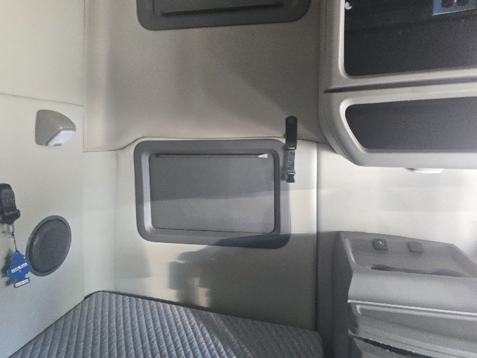 Sleeper Tractor-Heavy Duty Tractors-Volvo-2019-VNL64760-Atlanta (Conyers)-GA-630,002\n\t\tmiles-$ 56,500 - Image 18