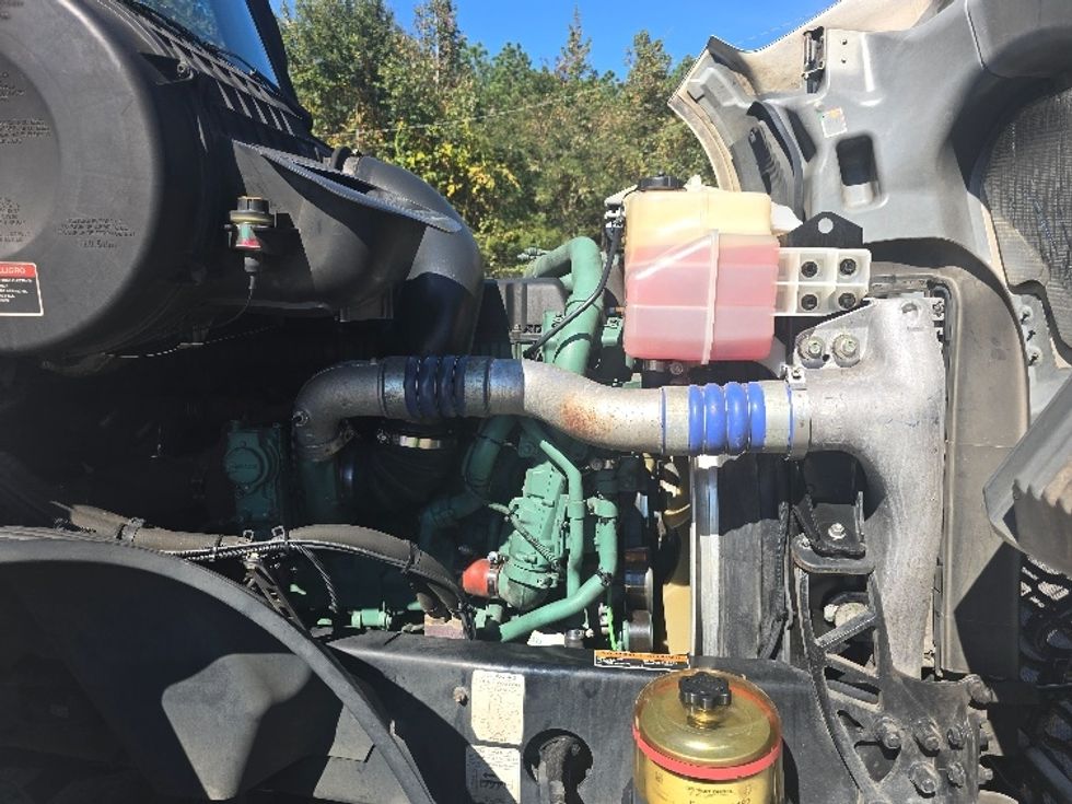 Sleeper Tractor-Heavy Duty Tractors-Volvo-2019-VNL64760-Atlanta (Conyers)-GA-630,002\n\t\tmiles-$ 56,500 - Image 20