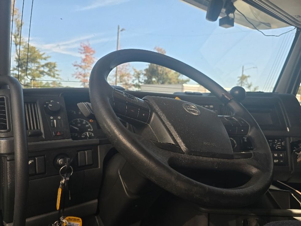 Sleeper Tractor-Heavy Duty Tractors-Volvo-2019-VNL64760-Atlanta (Conyers)-GA-630,002\n\t\tmiles-$ 56,500 - Image 8