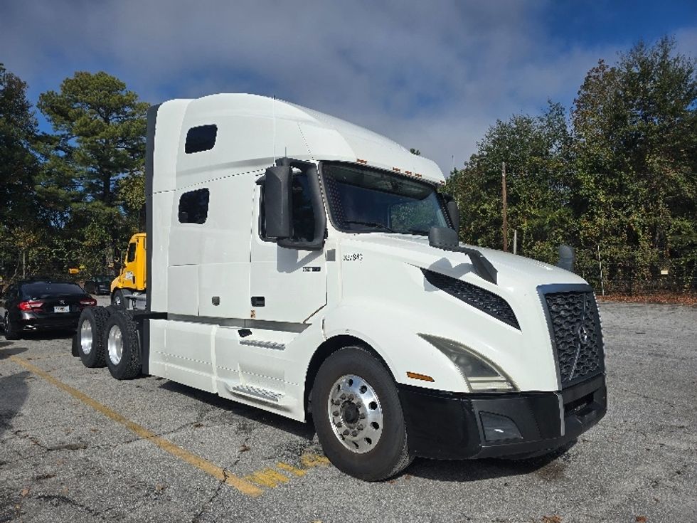 Sleeper Tractor-Heavy Duty Tractors-Volvo-2019-VNL64760-Atlanta (Conyers)-GA-650,044\n\t\tmiles-$ 55,250 - Image 1