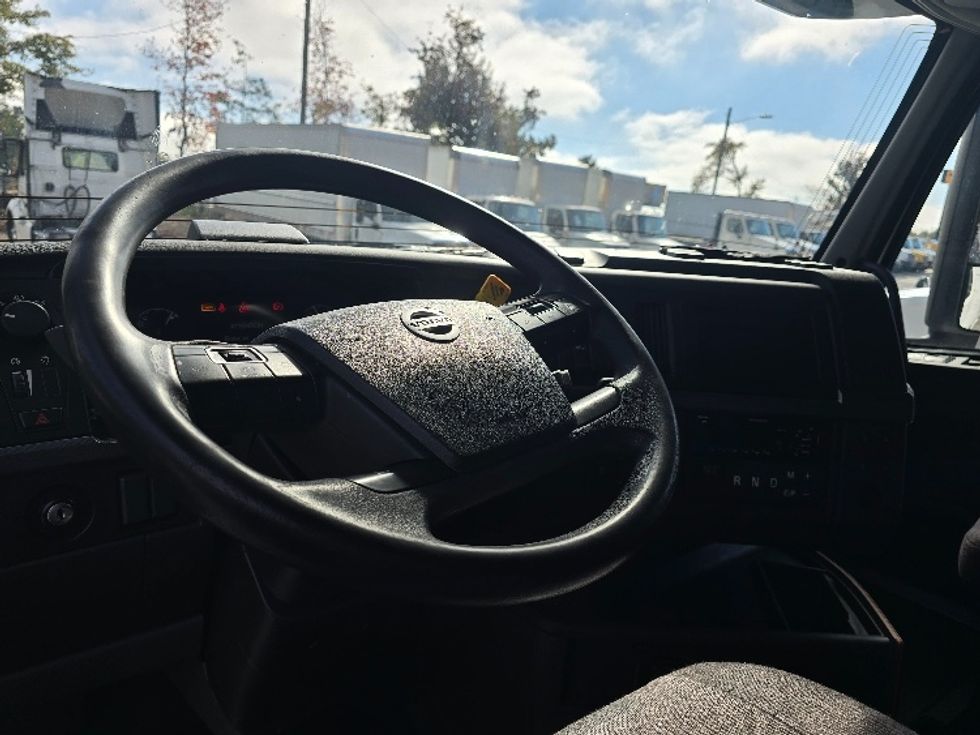 Sleeper Tractor-Heavy Duty Tractors-Volvo-2019-VNL64760-Atlanta (Conyers)-GA-650,044\n\t\tmiles-$ 55,250 - Image 10