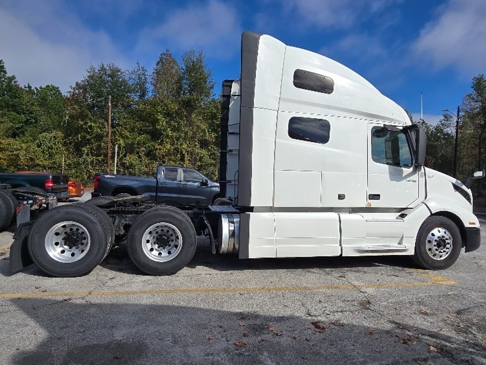 Sleeper Tractor-Heavy Duty Tractors-Volvo-2019-VNL64760-Atlanta (Conyers)-GA-650,044\n\t\tmiles-$ 55,250 - Image 8