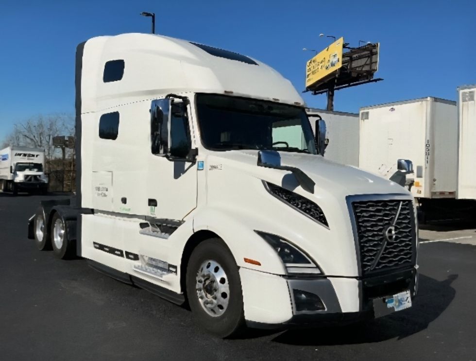 Sleeper Tractor-Heavy Duty Tractors-Volvo-2019-VNL64760-Atlanta (Forest Park)-GA-187,727\n\t\tmiles-$ 78,750 - Image 1