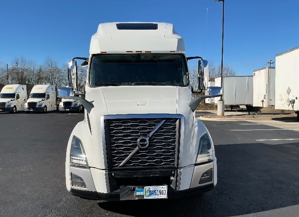 Sleeper Tractor-Heavy Duty Tractors-Volvo-2019-VNL64760-Atlanta (Forest Park)-GA-187,727\n\t\tmiles-$ 78,750 - Image 2