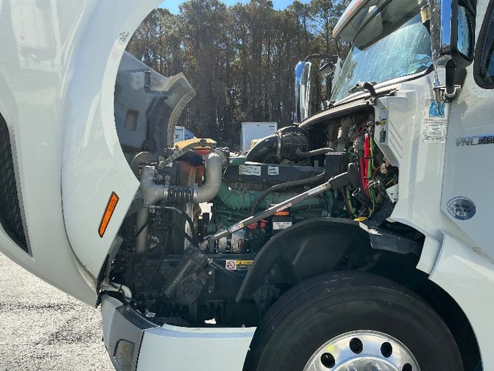 Sleeper Tractor-Heavy Duty Tractors-Volvo-2019-VNL64760-Atlanta (Forest Park)-GA-187,727\n\t\tmiles-$ 78,750 - Image 21
