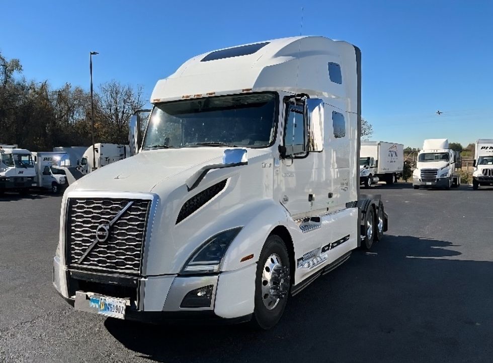 Sleeper Tractor-Heavy Duty Tractors-Volvo-2019-VNL64760-Atlanta (Forest Park)-GA-187,727\n\t\tmiles-$ 78,750 - Image 3