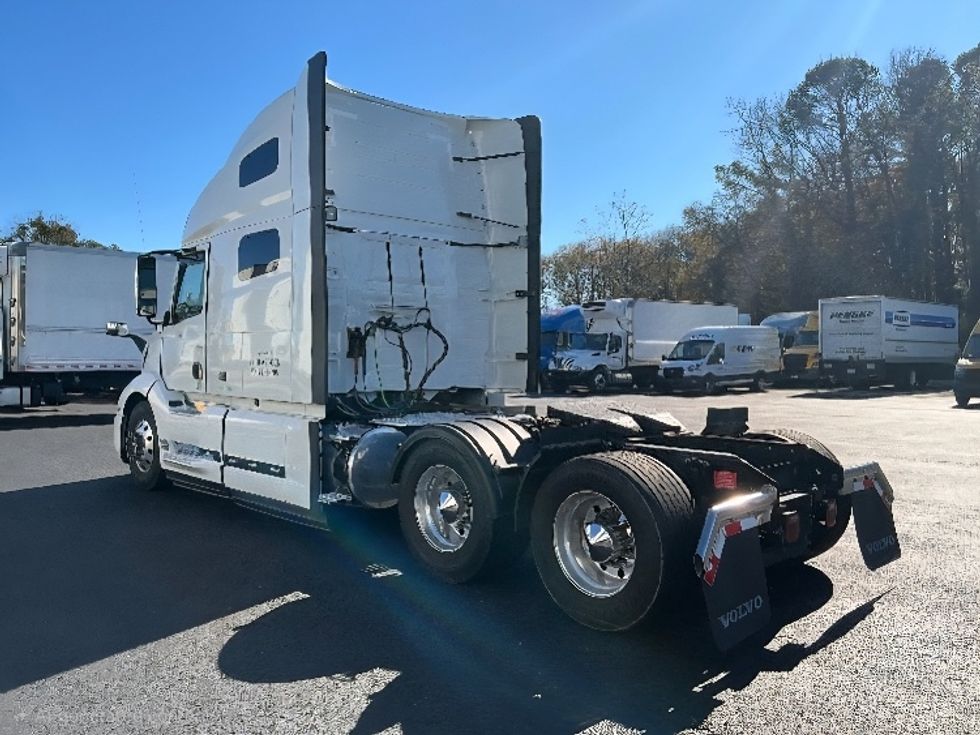 Sleeper Tractor-Heavy Duty Tractors-Volvo-2019-VNL64760-Atlanta (Forest Park)-GA-187,727\n\t\tmiles-$ 78,750 - Image 5