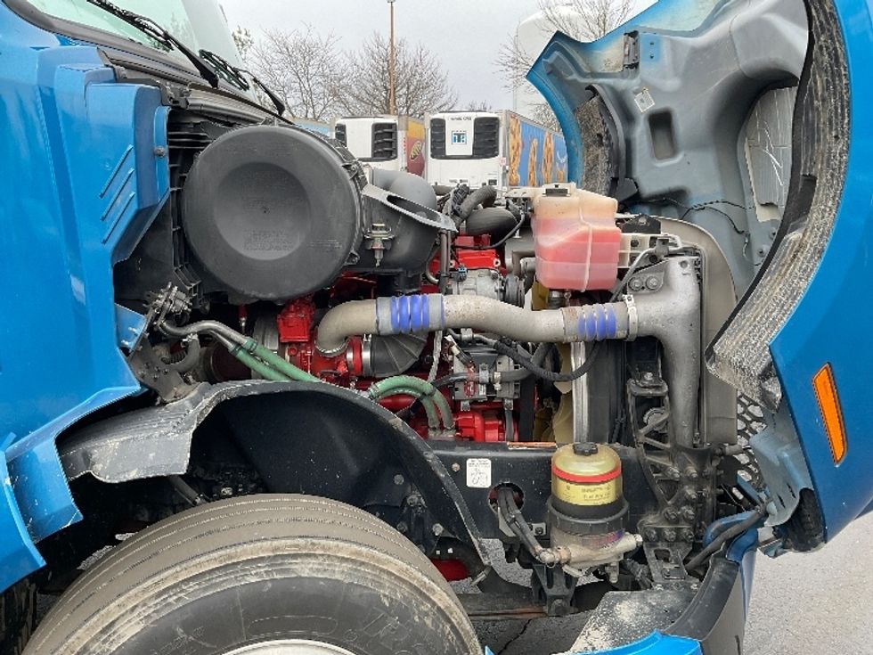 Sleeper Tractor-Heavy Duty Tractors-Volvo-2019-VNL64760-Bethlehem-PA-223,307\n\t\tmiles-$ 74,000 - Image 20