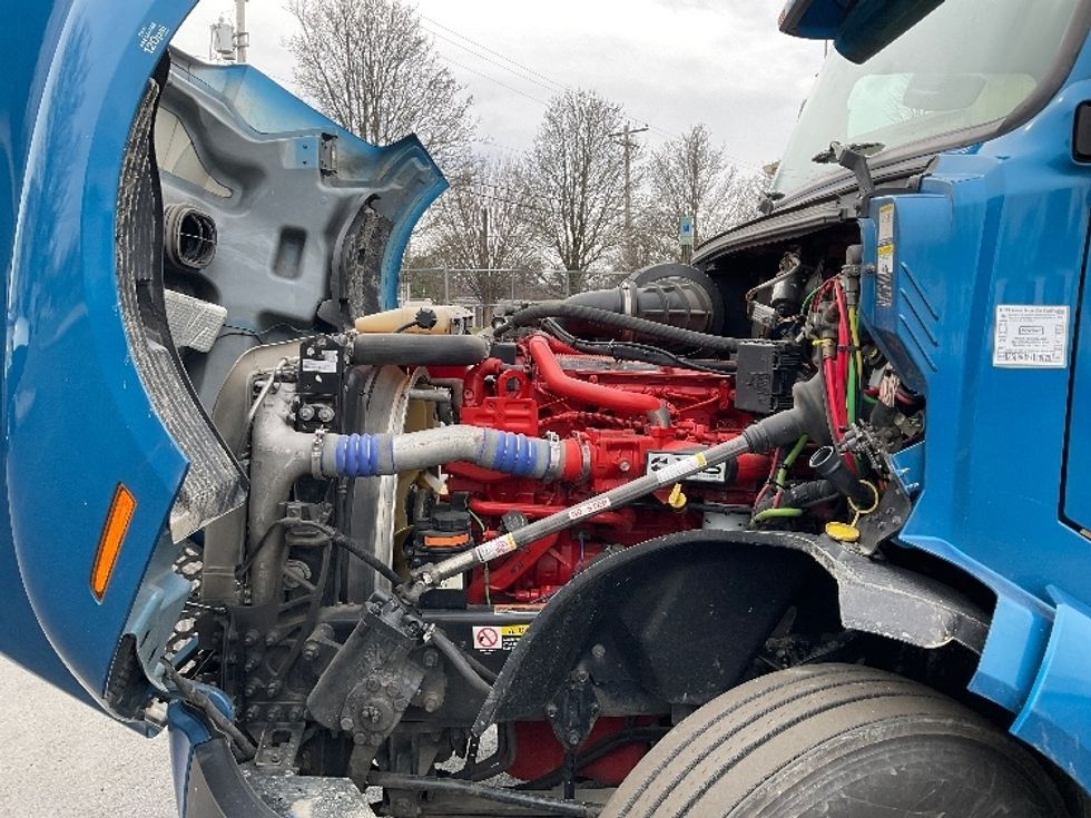 Sleeper Tractor-Heavy Duty Tractors-Volvo-2019-VNL64760-Bethlehem-PA-223,307\n\t\tmiles-$ 74,000 - Image 21