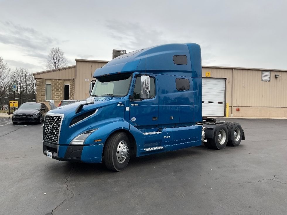 Sleeper Tractor-Heavy Duty Tractors-Volvo-2019-VNL64760-Bethlehem-PA-223,307\n\t\tmiles-$ 74,000 - Image 3