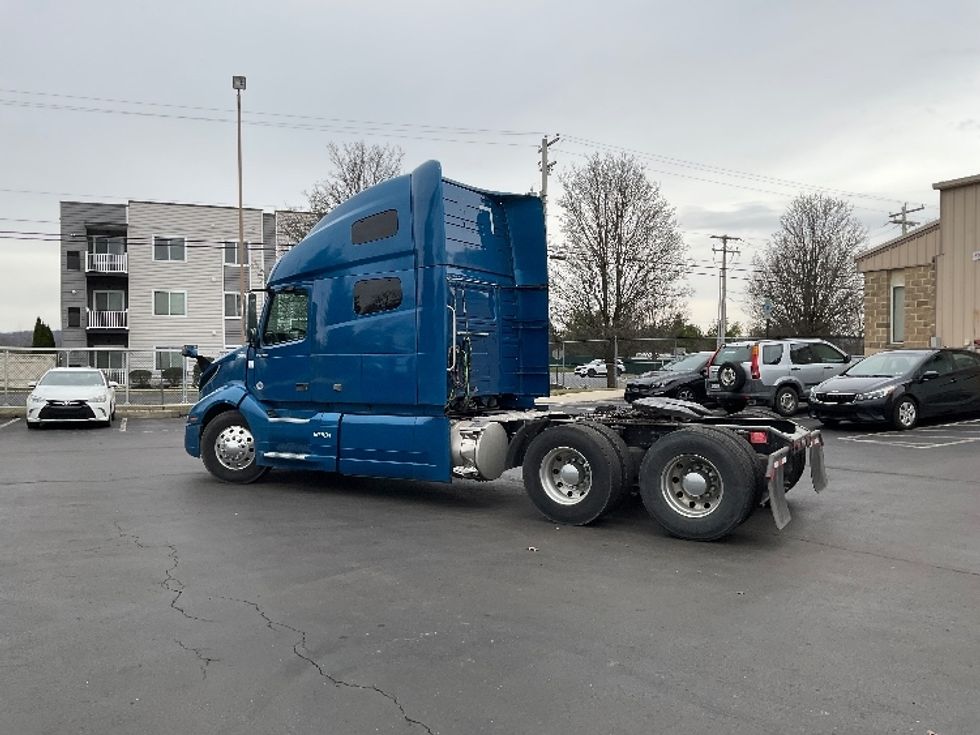 Sleeper Tractor-Heavy Duty Tractors-Volvo-2019-VNL64760-Bethlehem-PA-223,307\n\t\tmiles-$ 74,000 - Image 5