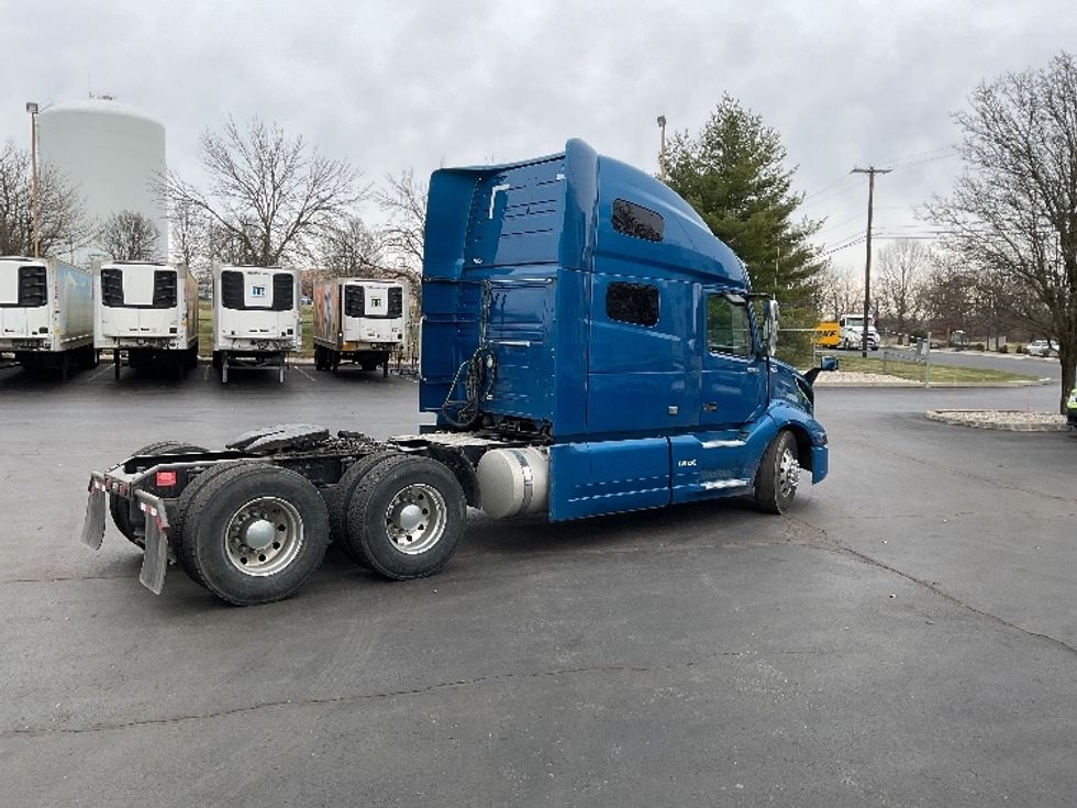 Sleeper Tractor-Heavy Duty Tractors-Volvo-2019-VNL64760-Bethlehem-PA-223,307\n\t\tmiles-$ 74,000 - Image 7