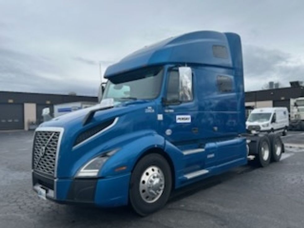Sleeper Tractor-Heavy Duty Tractors-Volvo-2019-VNL64760-Bethlehem-PA-224,901\n\t\tmiles-$ 69,750 - Image 3
