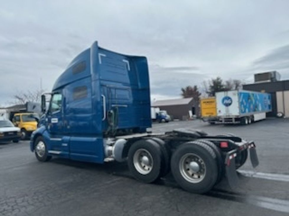 Sleeper Tractor-Heavy Duty Tractors-Volvo-2019-VNL64760-Bethlehem-PA-224,901\n\t\tmiles-$ 69,750 - Image 5