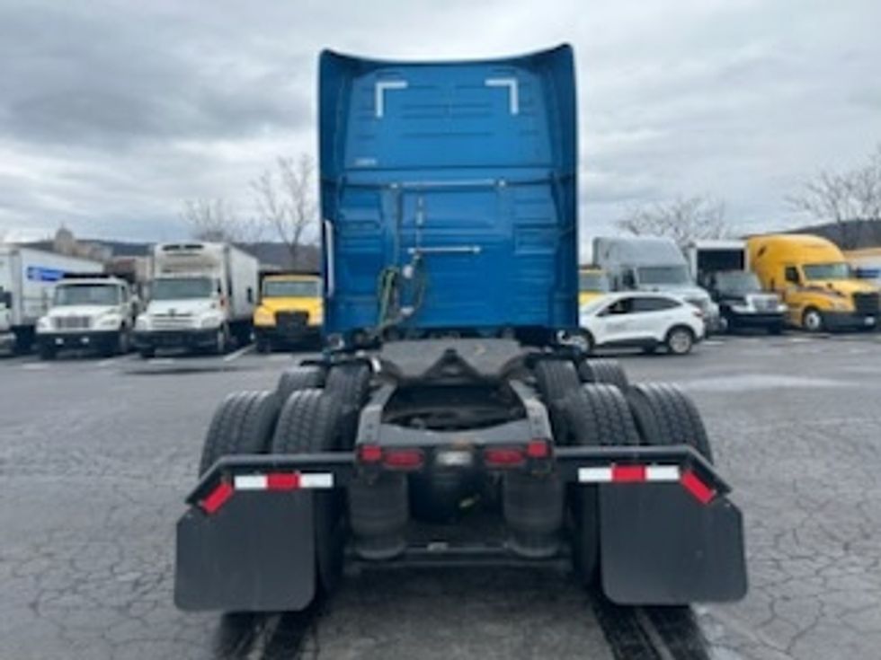 Sleeper Tractor-Heavy Duty Tractors-Volvo-2019-VNL64760-Bethlehem-PA-224,901\n\t\tmiles-$ 69,750 - Image 6
