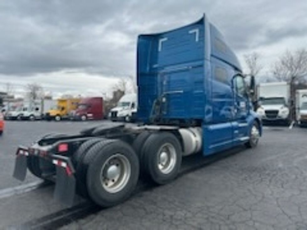 Sleeper Tractor-Heavy Duty Tractors-Volvo-2019-VNL64760-Bethlehem-PA-224,901\n\t\tmiles-$ 69,750 - Image 7