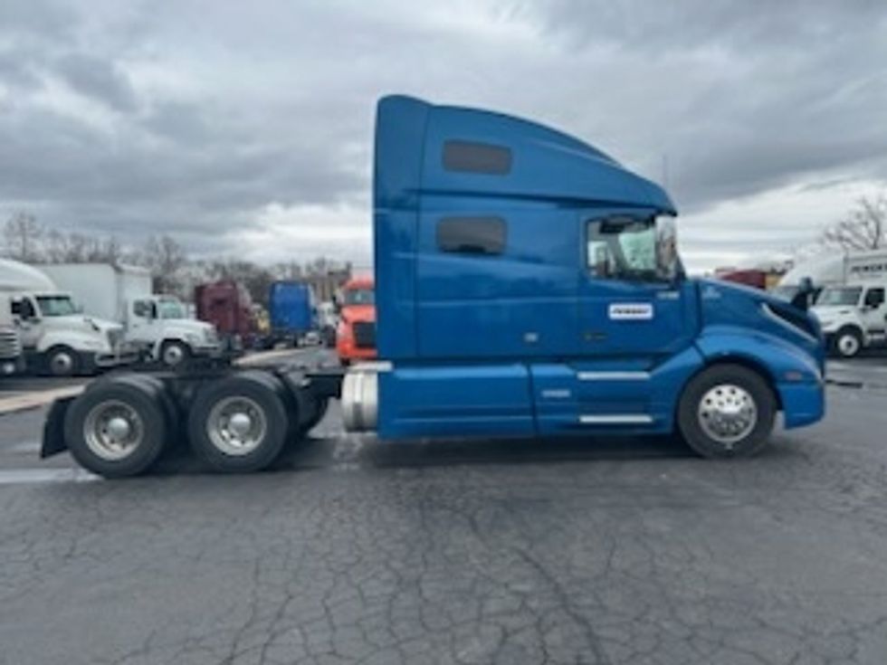 Sleeper Tractor-Heavy Duty Tractors-Volvo-2019-VNL64760-Bethlehem-PA-224,901\n\t\tmiles-$ 69,750 - Image 8