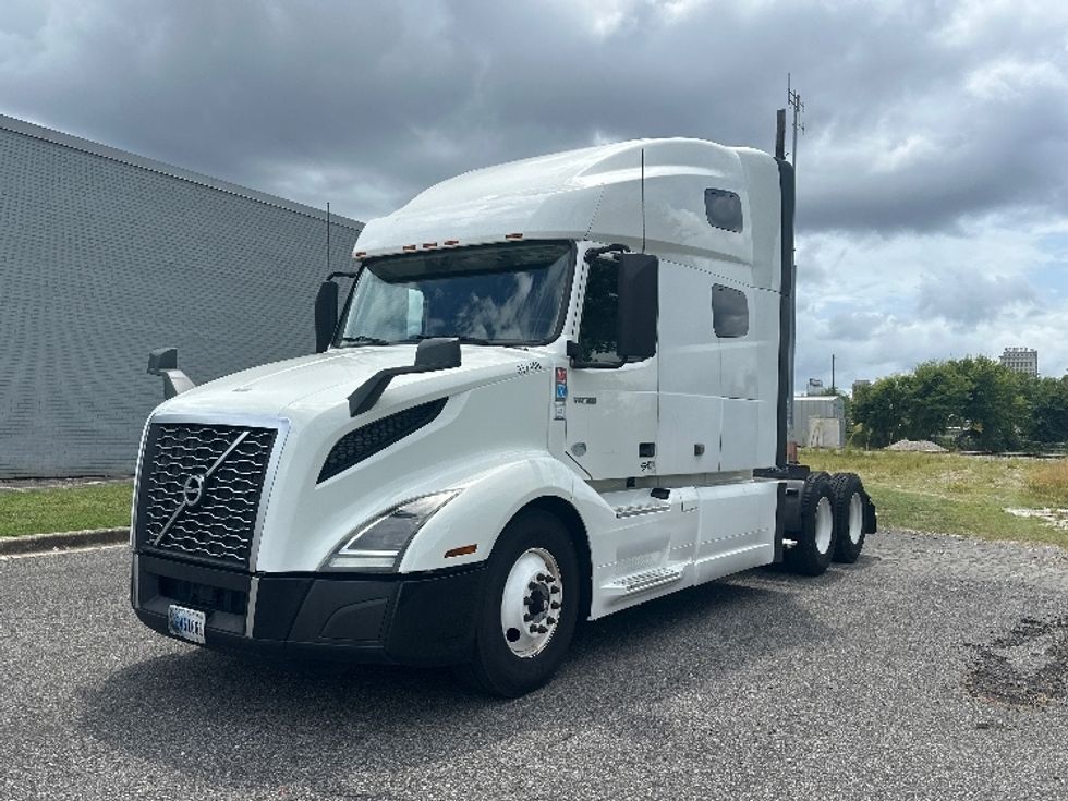 Sleeper Tractor-Heavy Duty Tractors-Volvo-2019-VNL64760-Birmingham-AL-632,237\n\t\tmiles-$ 55,750 - Image 3