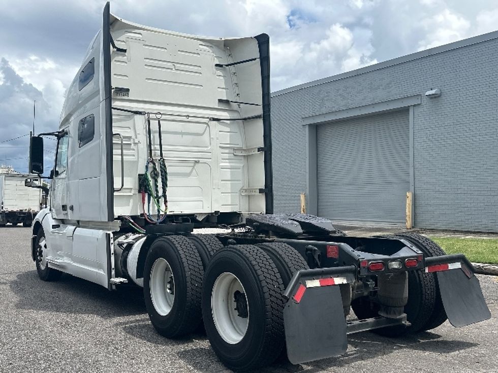 Sleeper Tractor-Heavy Duty Tractors-Volvo-2019-VNL64760-Birmingham-AL-632,237\n\t\tmiles-$ 55,750 - Image 5