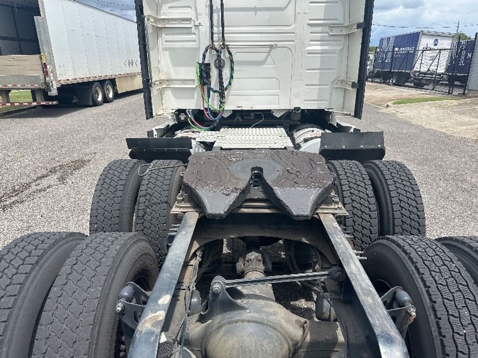 Sleeper Tractor-Heavy Duty Tractors-Volvo-2019-VNL64760-Birmingham-AL-632,237\n\t\tmiles-$ 55,750 - Image 6