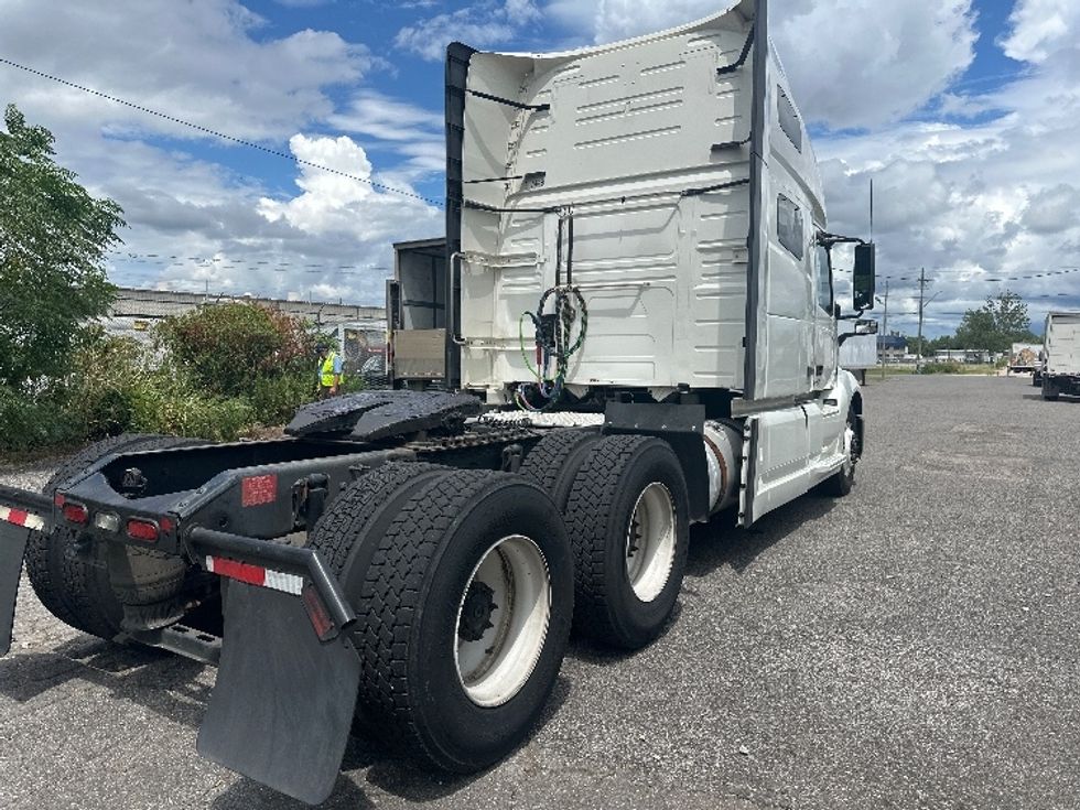Sleeper Tractor-Heavy Duty Tractors-Volvo-2019-VNL64760-Birmingham-AL-632,237\n\t\tmiles-$ 55,750 - Image 7