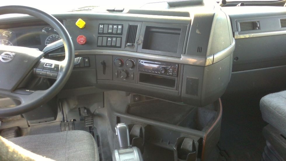 Sleeper Tractor-Heavy Duty Tractors-Volvo-2019-VNL64760-Boaz-AL-514,507\n\t\tmiles-$ 54,250 - Image 12