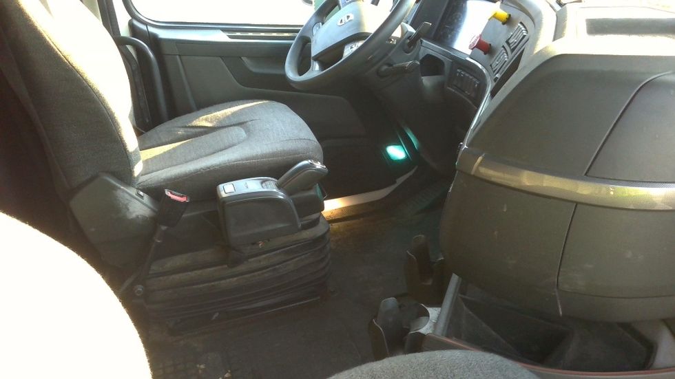 Sleeper Tractor-Heavy Duty Tractors-Volvo-2019-VNL64760-Boaz-AL-514,507\n\t\tmiles-$ 54,250 - Image 15