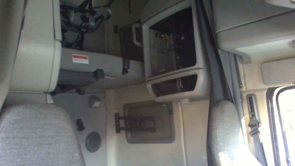 Sleeper Tractor-Heavy Duty Tractors-Volvo-2019-VNL64760-Boaz-AL-514,507\n\t\tmiles-$ 54,250 - Image 18