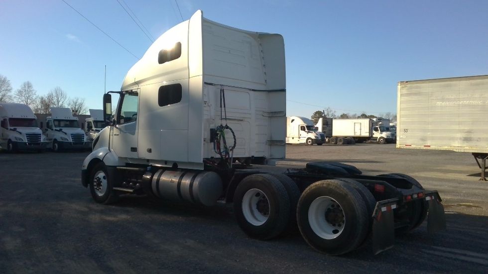 Sleeper Tractor-Heavy Duty Tractors-Volvo-2019-VNL64760-Boaz-AL-514,507\n\t\tmiles-$ 54,250 - Image 5