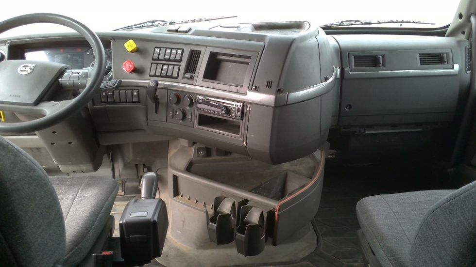 Sleeper Tractor-Heavy Duty Tractors-Volvo-2019-VNL64760-Boaz-AL-621,231\n\t\tmiles-$ 48,000 - Image 11