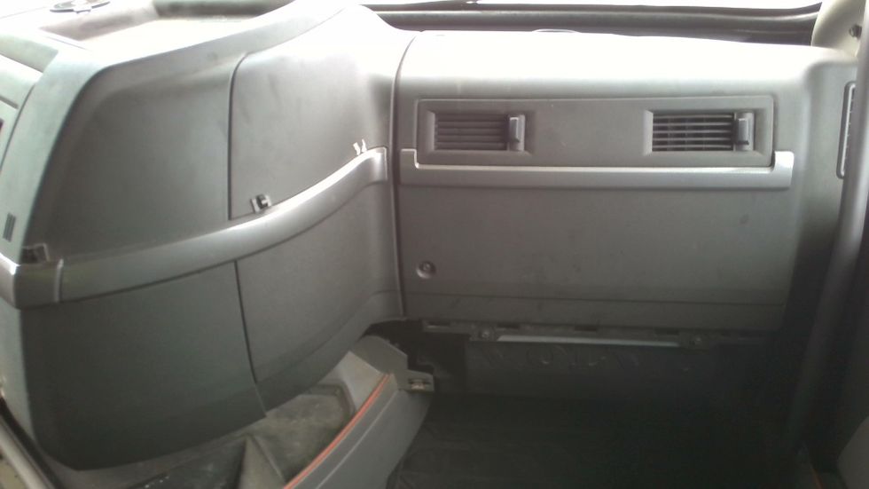 Sleeper Tractor-Heavy Duty Tractors-Volvo-2019-VNL64760-Boaz-AL-621,231\n\t\tmiles-$ 48,000 - Image 13