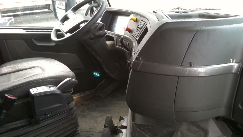 Sleeper Tractor-Heavy Duty Tractors-Volvo-2019-VNL64760-Boaz-AL-621,231\n\t\tmiles-$ 48,000 - Image 14