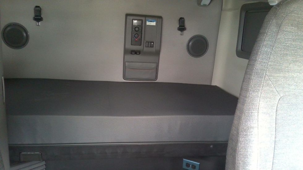 Sleeper Tractor-Heavy Duty Tractors-Volvo-2019-VNL64760-Boaz-AL-621,231\n\t\tmiles-$ 48,000 - Image 15