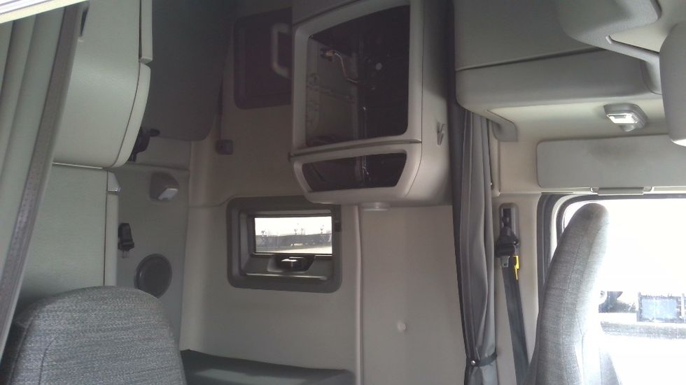 Sleeper Tractor-Heavy Duty Tractors-Volvo-2019-VNL64760-Boaz-AL-621,231\n\t\tmiles-$ 48,000 - Image 17