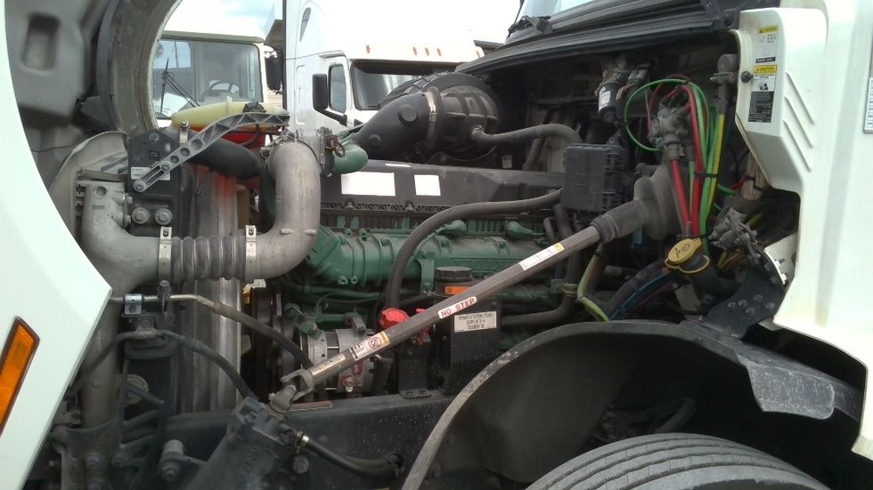 Sleeper Tractor-Heavy Duty Tractors-Volvo-2019-VNL64760-Boaz-AL-621,231\n\t\tmiles-$ 48,000 - Image 20