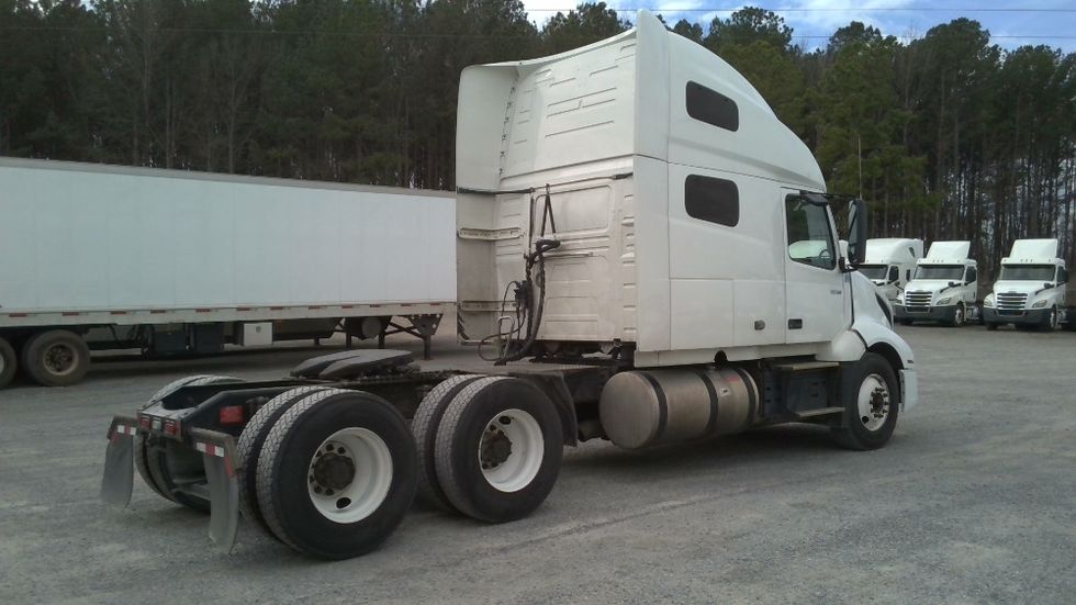 Sleeper Tractor-Heavy Duty Tractors-Volvo-2019-VNL64760-Boaz-AL-621,231\n\t\tmiles-$ 48,000 - Image 7