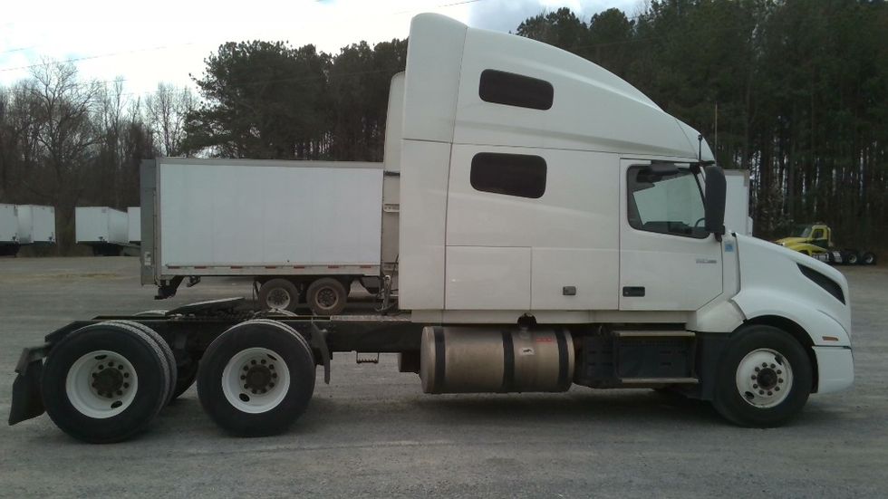 Sleeper Tractor-Heavy Duty Tractors-Volvo-2019-VNL64760-Boaz-AL-621,231\n\t\tmiles-$ 48,000 - Image 8