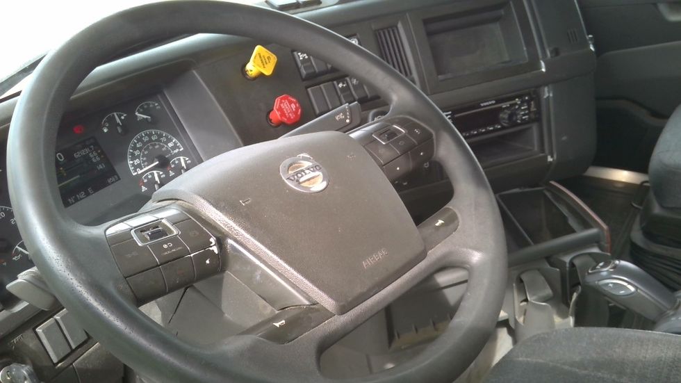 Sleeper Tractor-Heavy Duty Tractors-Volvo-2019-VNL64760-Boaz-AL-621,231\n\t\tmiles-$ 48,000 - Image 9