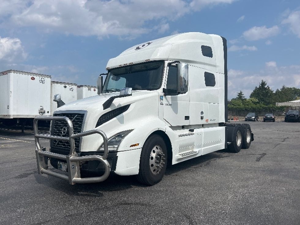 Sleeper Tractor-Heavy Duty Tractors-Volvo-2019-VNL64760-Brook Park-OH-549,987\n\t\tmiles-$ 60,500 - Image 3