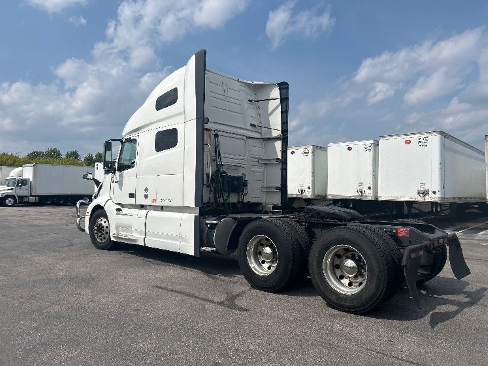 Sleeper Tractor-Heavy Duty Tractors-Volvo-2019-VNL64760-Brook Park-OH-549,987\n\t\tmiles-$ 60,500 - Image 5
