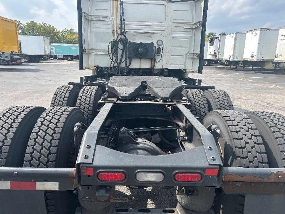 Sleeper Tractor-Heavy Duty Tractors-Volvo-2019-VNL64760-Brook Park-OH-549,987\n\t\tmiles-$ 60,500 - Image 6