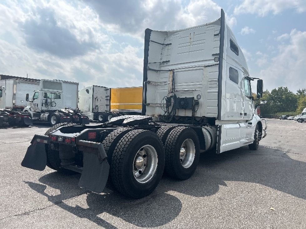 Sleeper Tractor-Heavy Duty Tractors-Volvo-2019-VNL64760-Brook Park-OH-549,987\n\t\tmiles-$ 60,500 - Image 7