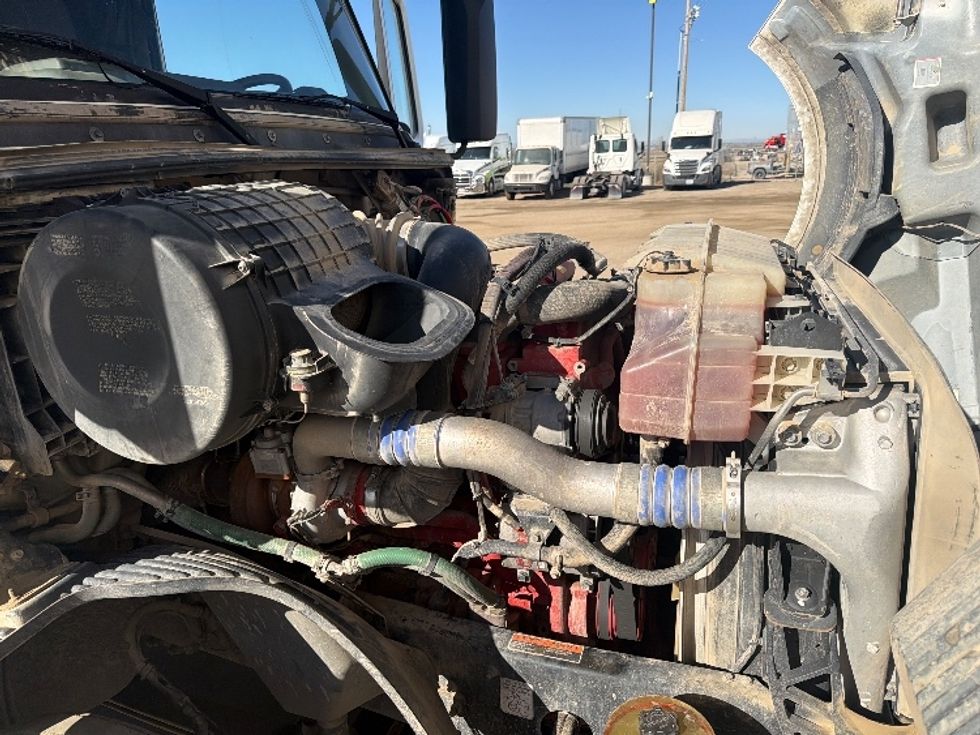 Sleeper Tractor-Heavy Duty Tractors-Volvo-2019-VNL64760-Caldwell-ID-365,884\n\t\tmiles-$ 66,000 - Image 20