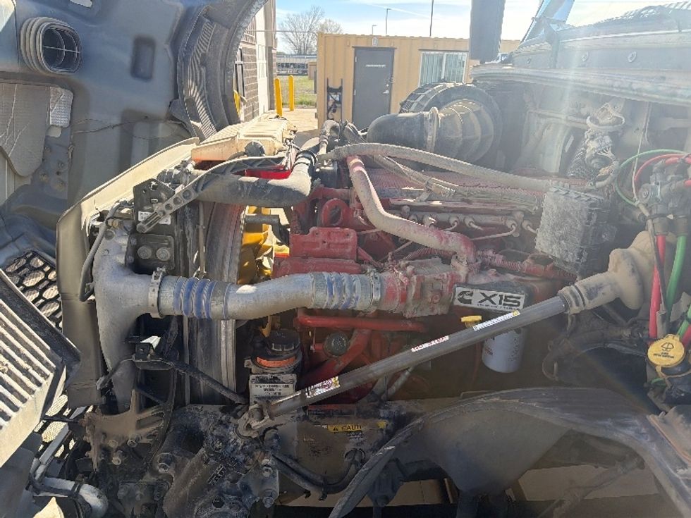 Sleeper Tractor-Heavy Duty Tractors-Volvo-2019-VNL64760-Caldwell-ID-365,884\n\t\tmiles-$ 66,000 - Image 21