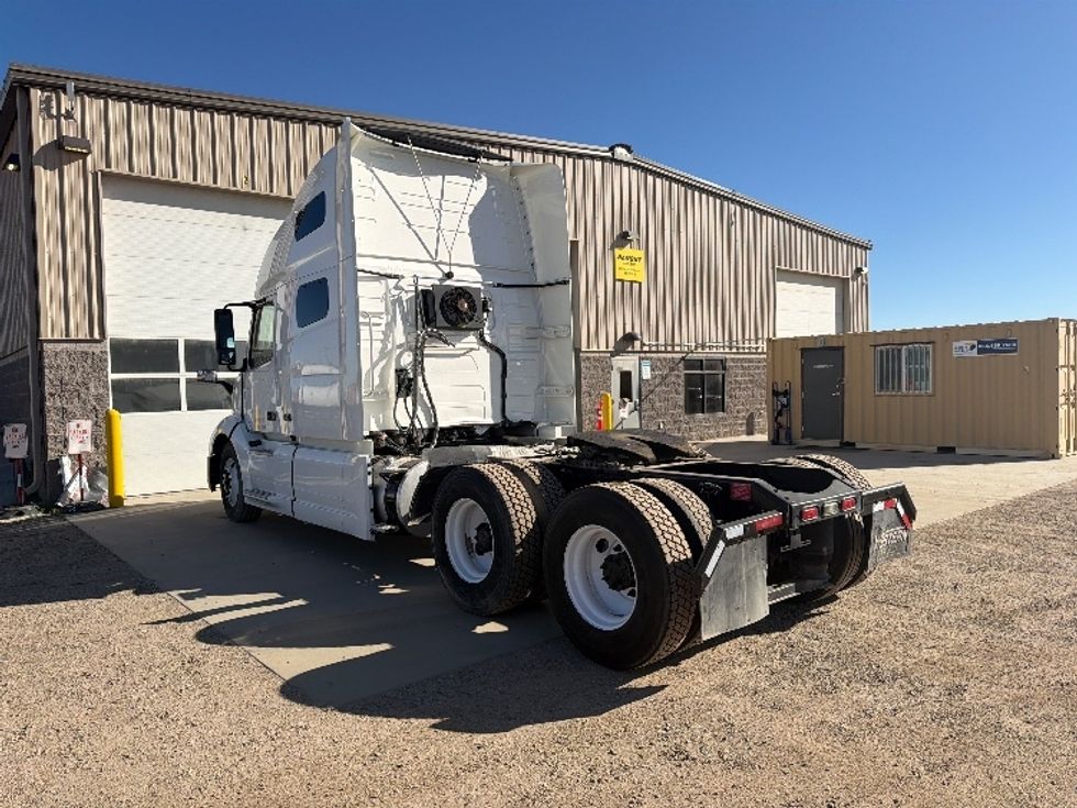 Sleeper Tractor-Heavy Duty Tractors-Volvo-2019-VNL64760-Caldwell-ID-365,884\n\t\tmiles-$ 66,000 - Image 5