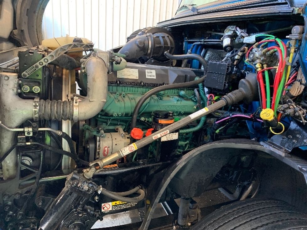 Sleeper Tractor-Heavy Duty Tractors-Volvo-2019-VNL64760-Coburg-OR-574,268\n\t\tmiles-$ 63,000 - Image 20