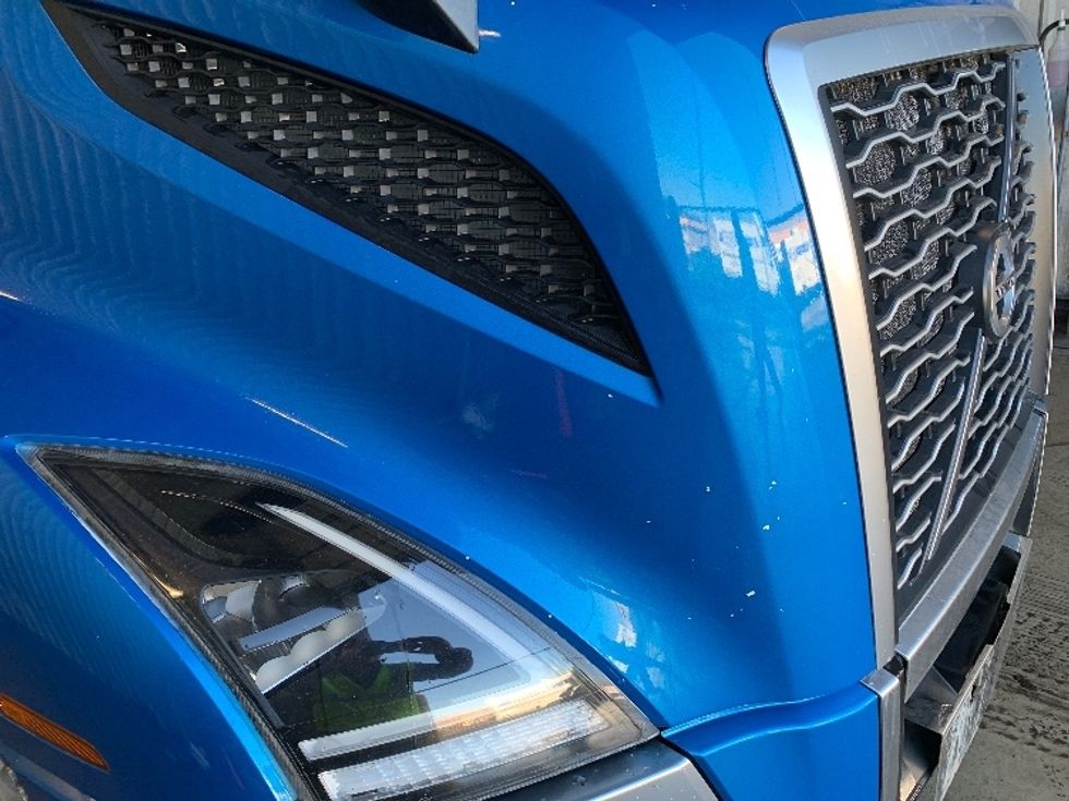 Sleeper Tractor-Heavy Duty Tractors-Volvo-2019-VNL64760-Coburg-OR-574,268\n\t\tmiles-$ 63,000 - Image 25