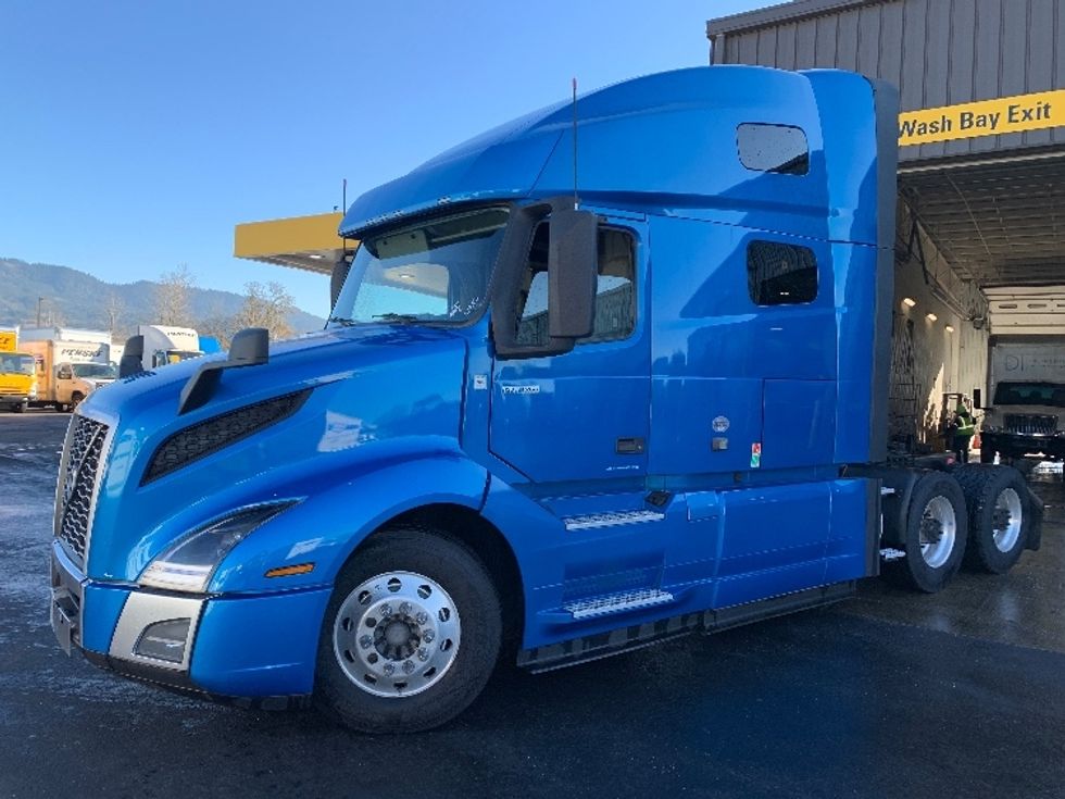 Sleeper Tractor-Heavy Duty Tractors-Volvo-2019-VNL64760-Coburg-OR-574,268\n\t\tmiles-$ 63,000 - Image 3