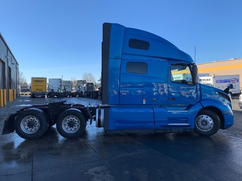 Sleeper Tractor-Heavy Duty Tractors-Volvo-2019-VNL64760-Coburg-OR-574,268\n\t\tmiles-$ 63,000 - Image 8